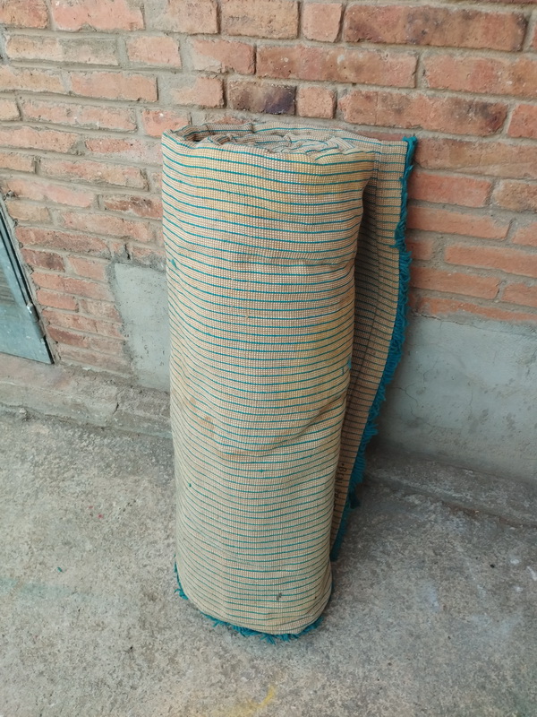 alfombra lana azul manchada 285x200 1u